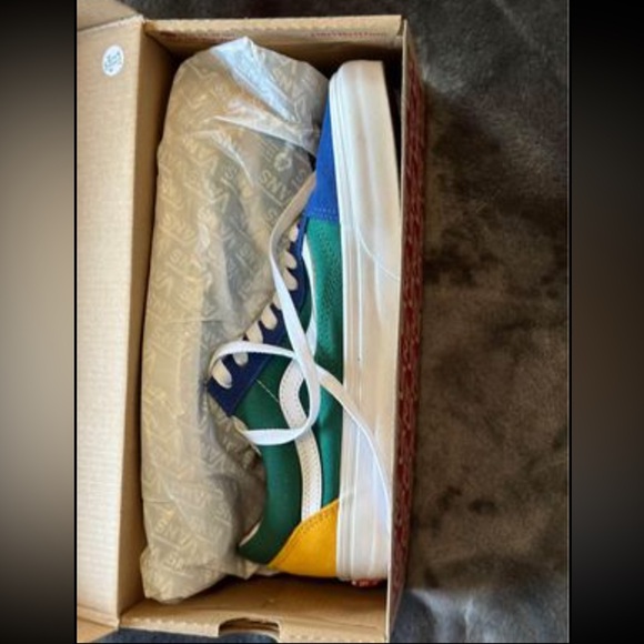 10.5 Women’s/9.0 Men’s Vanz - Picture 4 of 6